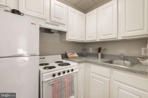 212-201 S 13th St, PHILADELPHIA, PA, 19107-5454 | Card Image