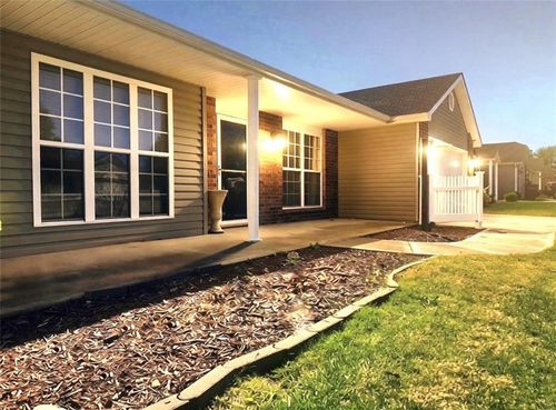 727 Country Ln, Raymore, MO, 64083-6200 | Card Image