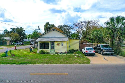 900 W Pine St, AVON PARK, FL, 33825-3304 | Card Image