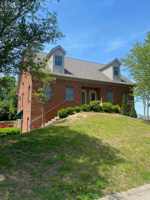 106 Saint James Ct, Frankfort, KY, 40601-8486 | Card Image