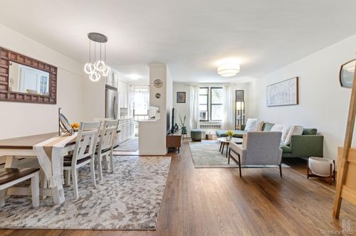 4h-33-45 94th St, Jackson Heights, NY, 11372-1935 | Card Image