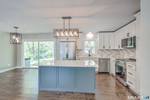 437 Middle Road Tpke, Woodbury, CT, 06798-2403 | Card Image