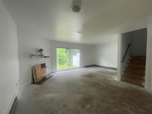 8 Brookside Dr W, Harriman, NY, 10926-3018 | Card Image
