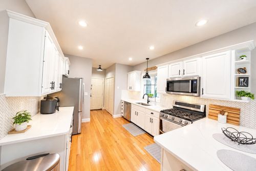 42 Sawgrass Circle, Londonderry, NH, 03053 | Card Image