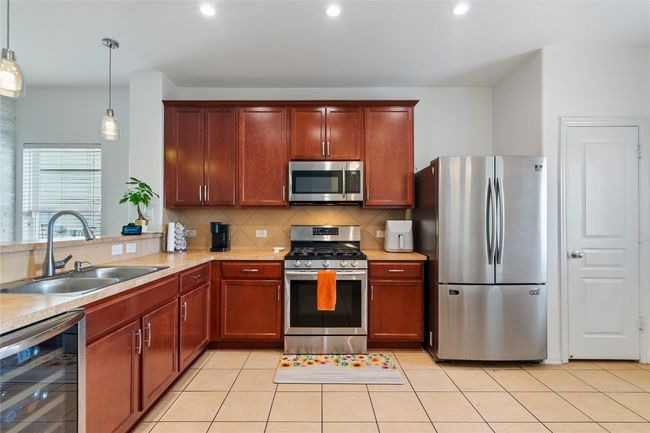 336 Waterloo Dr, House other with 3 bedrooms, 2 bathrooms and 4 parking in Kyle TX | Image 8