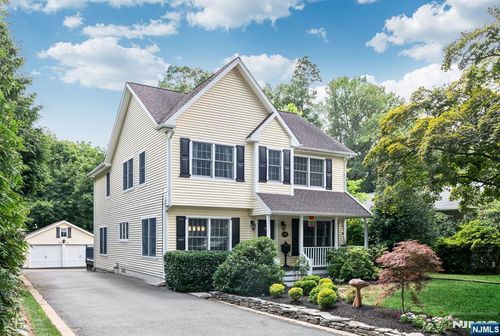 55 Woodland Ave, Allendale, NJ, 07401-1202 | Card Image