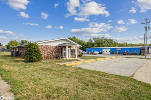3031 Flint Hills Dr, Burlington, IA, 52601-1754 | Card Image