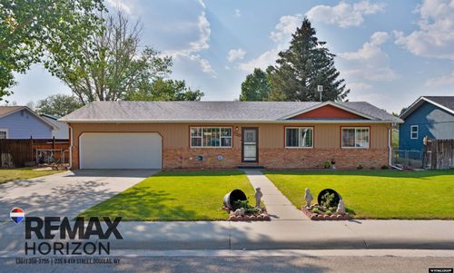 728 Grant St, Douglas, WY, 82633-2725 | Card Image