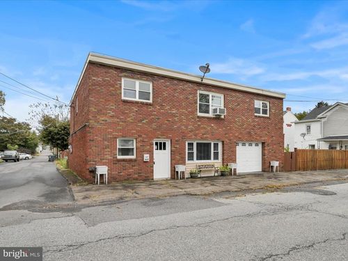 217 W Washington St, FRACKVILLE, PA, 17931-1334 | Card Image