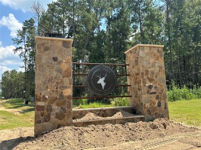 Neighborhood Entrance | Image 2