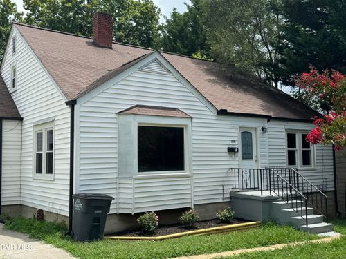 521 Elmwood Ave, Kingsport, TN, 37660-3106 | Card Image