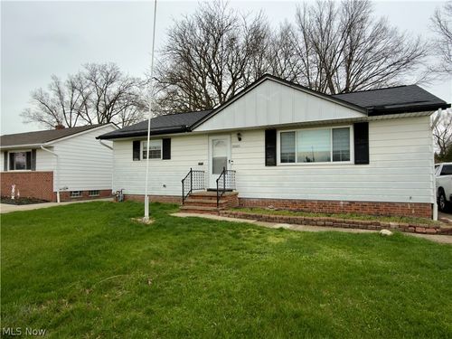 30405 Vineyard Rd, Willowick, OH, 44095-4930 | Card Image