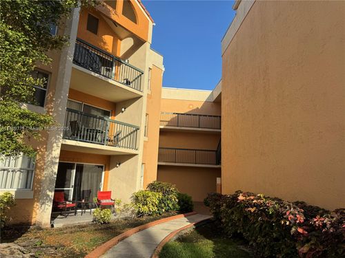 apt-305-6276 Nw 186th St, Hialeah, FL, 33015-6058 | Card Image