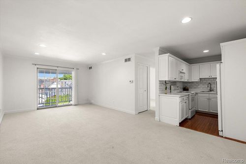 420-444 Chester St, Birmingham, MI, 48009-1474 | Card Image