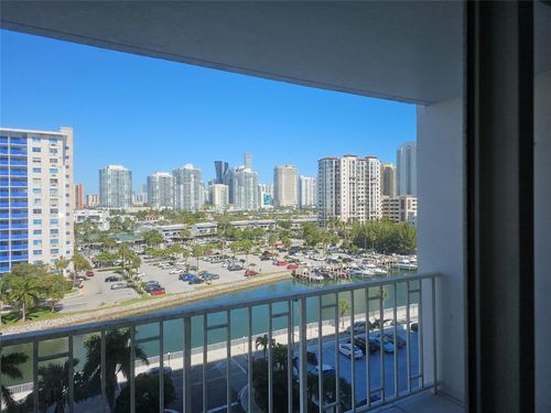 817-500 Bayview Dr, Sunny Isles Beach, FL, 33160-4777 | Card Image