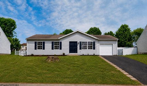 184 Fairfax Dr, Bridgeport, WV, 26330-9222 | Card Image