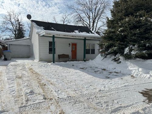 578 Erie St, Watford, ON, N0M2S0 | Card Image