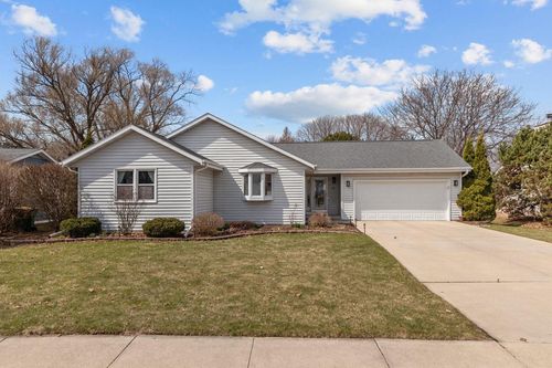 96 University Drive, Fond Du Lac, WI, 54935 | Card Image