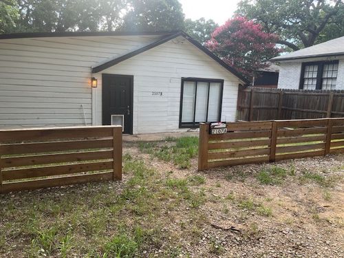a-2107 W Oak St, Denton, TX, 76201-3722 | Card Image
