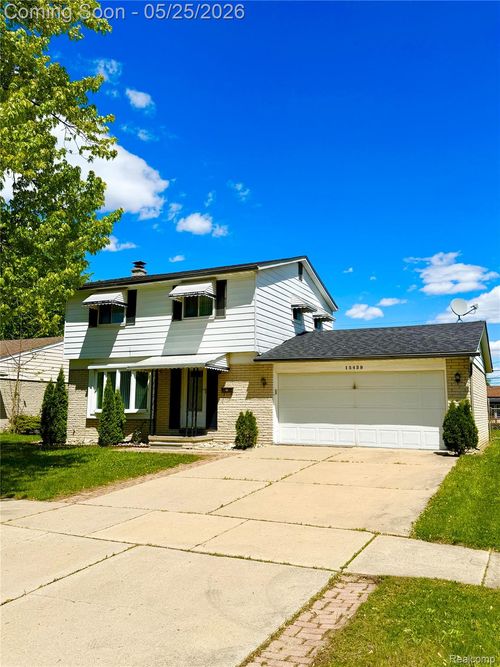 15439 Vivian St, Taylor, MI, 48180-5021 | Card Image