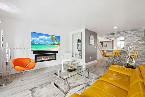 k212-9373 Fontainebleau Blvd, Miami, FL, 33172-5698 | Card Image