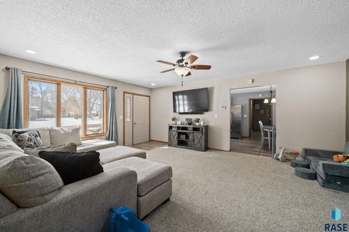 800 Montana Ave, Hurley, SD, 57036-2026 | Card Image