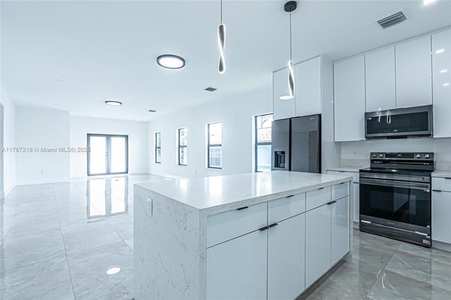 0 - 2739 Nw 7 Th St, House other with 4 bedrooms, 3 bathrooms and null parking in Fort Lauderdale FL | Image 10