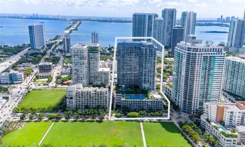 l604-121 Ne 34th St, Miami, FL, 33137-3852 | Card Image