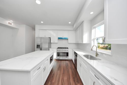 c-611 E 39th St, Houston, TX, 77022-4719 | Card Image