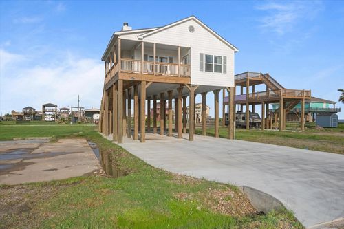 1023 N Bay St, Gilchrist, TX, 77617 | Card Image