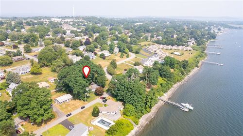 30 Johnnycake Ln, Portsmouth, RI, 02871-4110 | Card Image