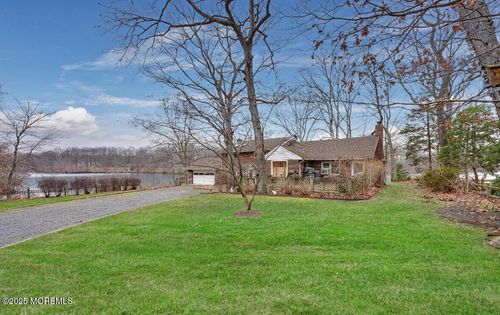 207 Lakeside Ave, Colts Neck, NJ, 07722-1522 | Card Image