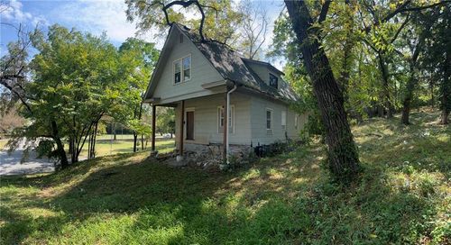 4930 Paseo Blvd, Kansas City, MO, 64110-2330 | Card Image