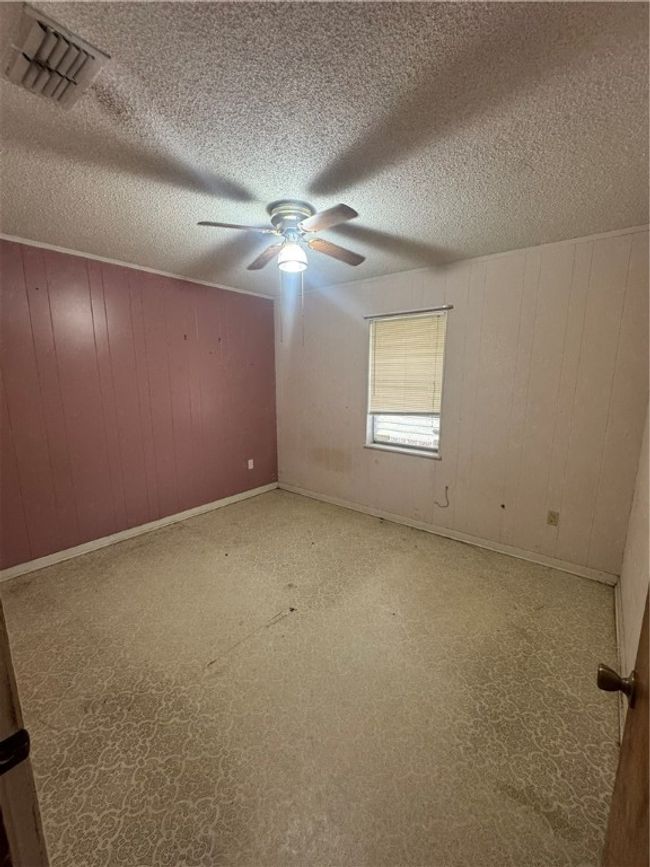 303 E Soyars Ave, House other with 3 bedrooms, 2 bathrooms and 4 parking in Orange Grove TX | Image 16