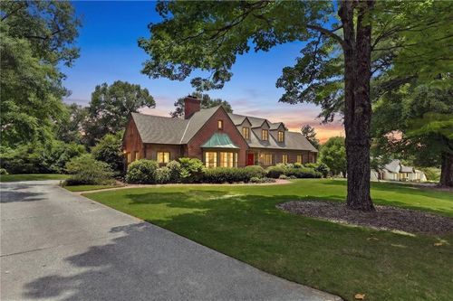 511 Dixon Dr, Gainesville, GA, 30501-2907 | Card Image