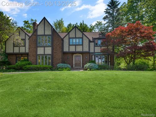 28960 Millbrook Rd, Farmington Hills, MI, 48334-3118 | Card Image