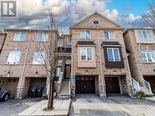 3221 Redpath Cir, Mississauga, ON, L5N8R3 | Card Image