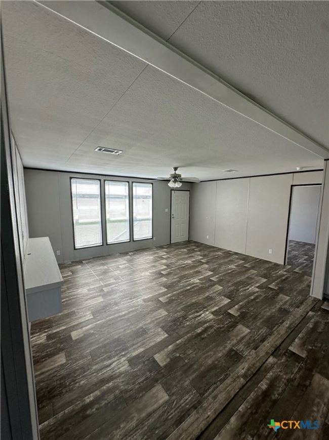 19656 Us Highway 77 S, House other with 3 bedrooms, 2 bathrooms and null parking in Yoakum TX | Image 7
