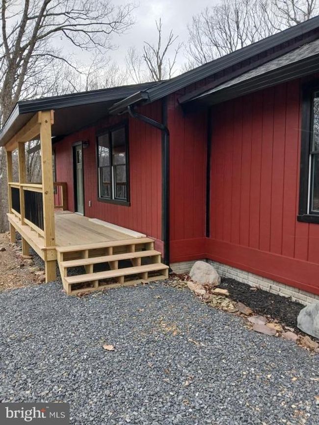 598 Honey Locust Ln, House other with 3 bedrooms, 2 bathrooms and null parking in GREAT CACAPON WV | Image 6