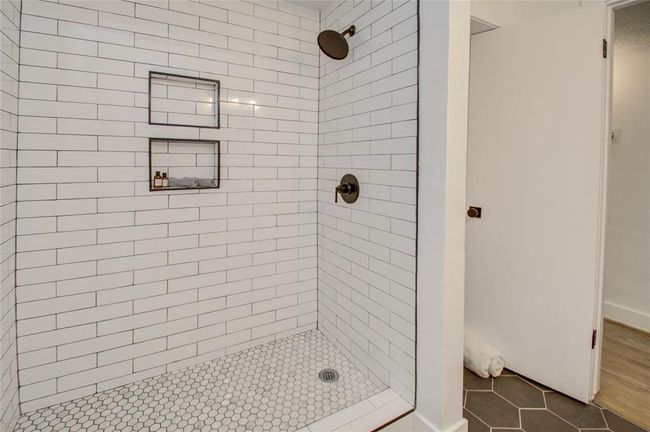 Oversized shower | Image 14