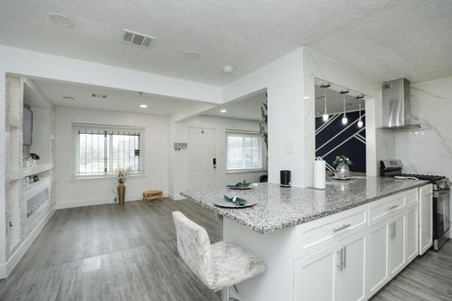 5739 Waterford Dr, Houston, TX, 77033-2420 | Card Image