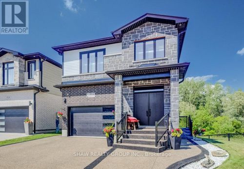 924 Chapel Hill Crt, Kitchener, ON, N2R0P4 | Card Image