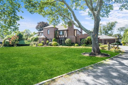 4 Saltmeadow Ct, Bayport, NY, 11705-2206 | Card Image