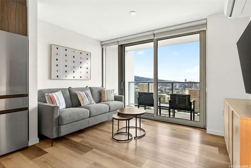 apt-2005r-1500 Rycroft St, Honolulu, HI, 96814-7053 | Card Image