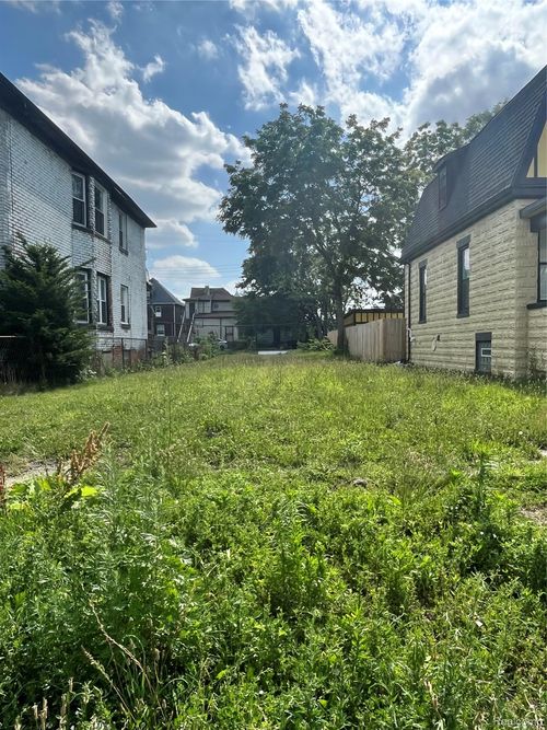 7371 Melrose Street, Detroit, MI, 48211 | Card Image