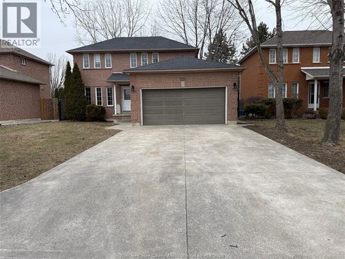 216 Geraldine Crescent, Windsor, ON, N9E4M7 | Card Image