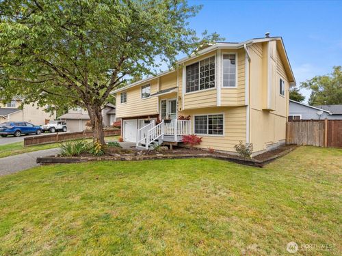 414 97th Ave Se, Lake Stevens, WA, 98258-3902 | Card Image