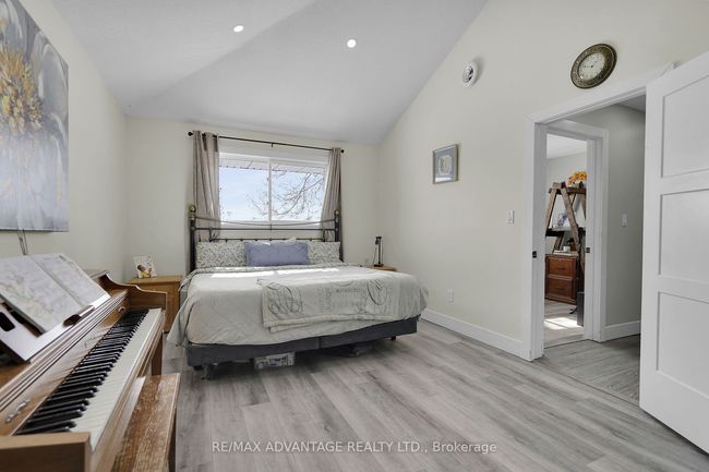 9755 Longwoods Rd, House other with 5 bedrooms, 3 bathrooms and 4 parking in London ON | Image 20