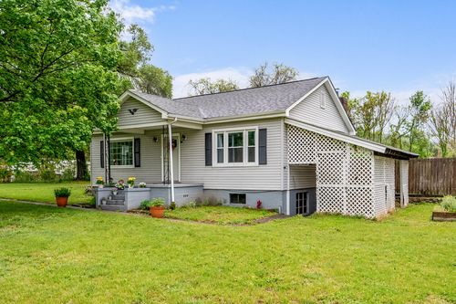 9151 Roanoke Rd, Elliston, VA, 24087-3550 | Card Image