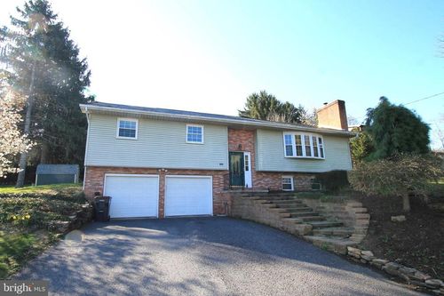 236 Beechnut St, PINE GROVE MILLS, PA, 16868-1011 | Card Image